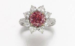A fancy intense purplish pink 8.52ct diamond ring sold also sold for a cool $6.275 million (£4.698m).